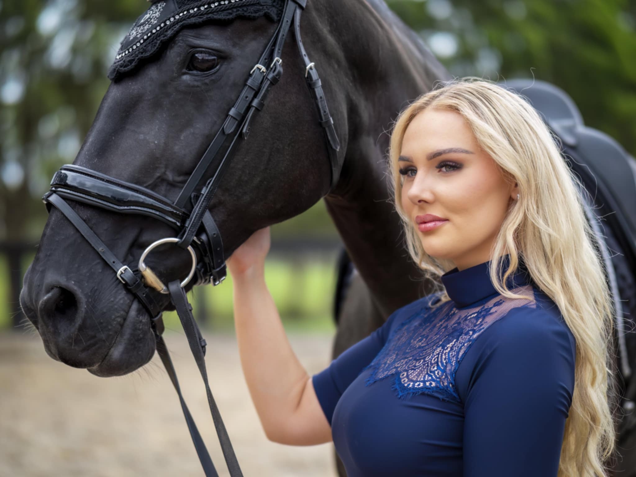 AUSTRALIAN MADE Shirt Sleeve Chantilly Lace Sleeve | The LINNY available in NAVY or BLACK